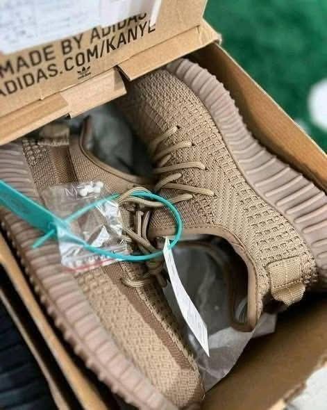 Yeezy Slides - Image 5