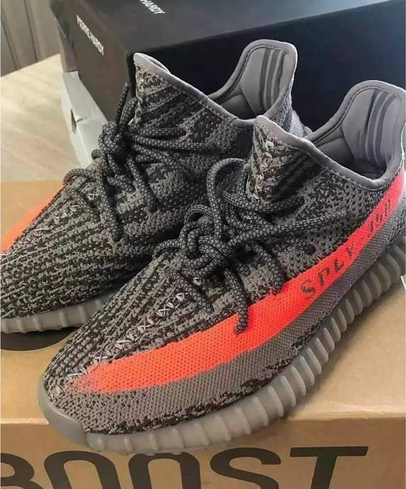 Yeezy Slides - Image 3