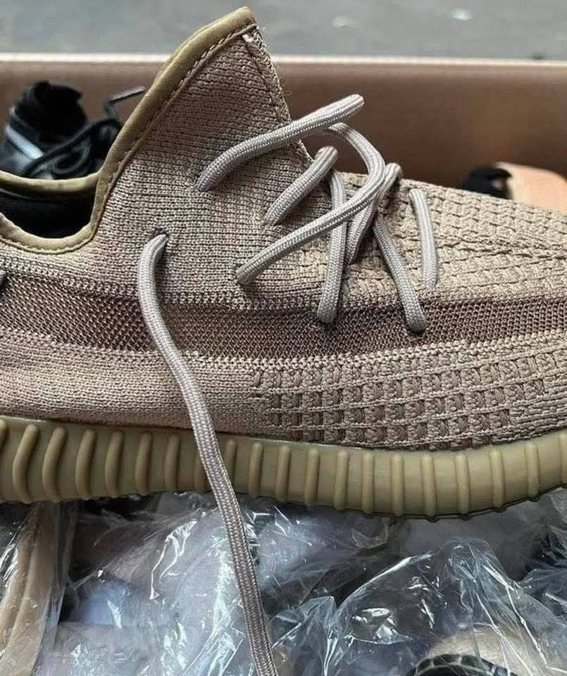 Yeezy Slides - Image 4