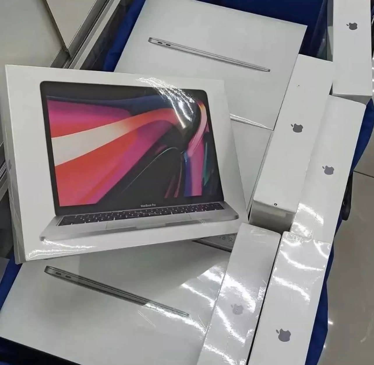 Macbook pro - Image 3
